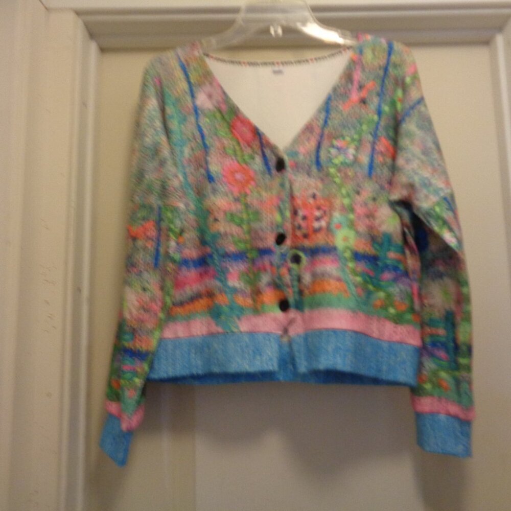 GARDEN OF FLOWERS GIRL Soft Sweater Top Just Like A Painting. S